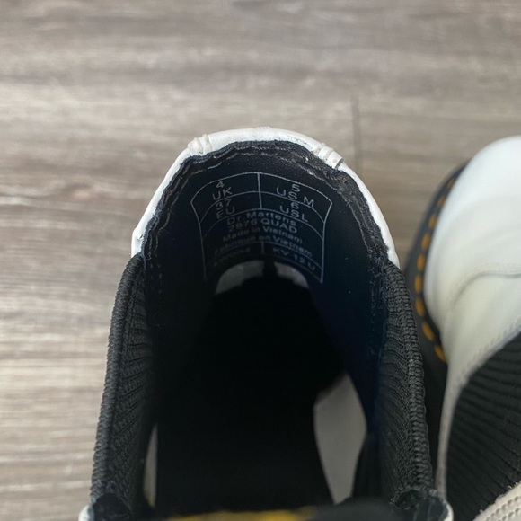 Dr. Martens 2976 Platform Chelsea Boots - Picture 4 of 8